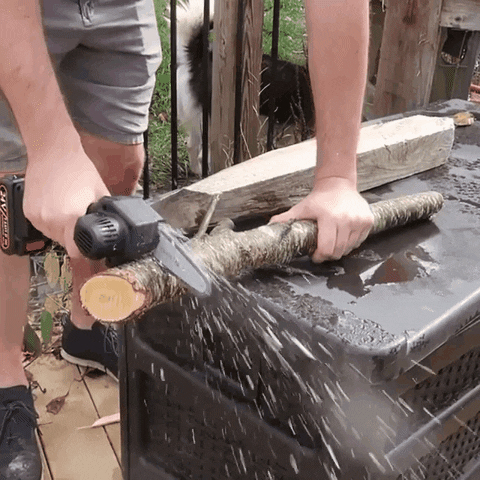 MINI MOTOSIERRA DE MANO INALAMBRICA 1